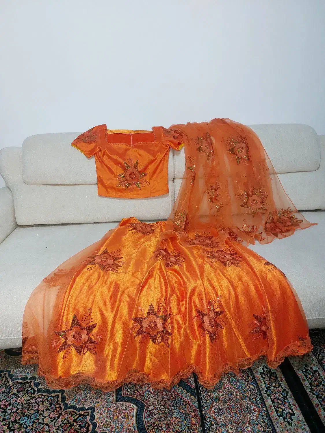 لباس هندی|لباس|هشتگرد, شهرک ولیعصر (مهستان)|دیوار