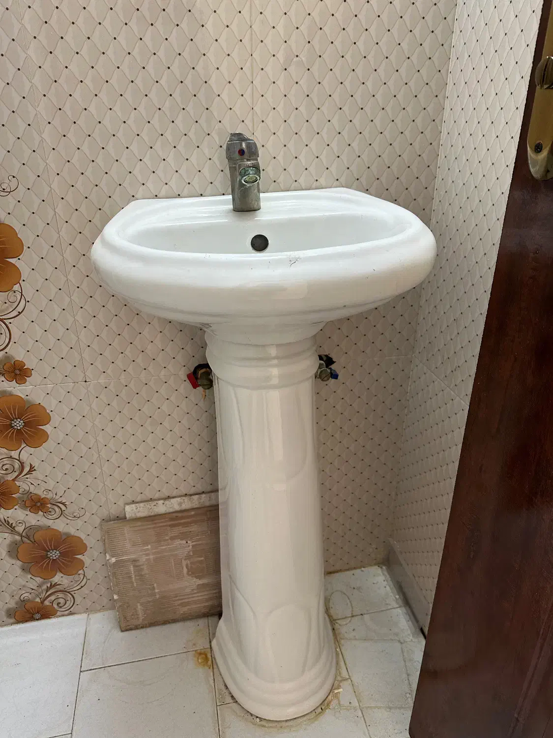 روشویی ایستاده به همراه شیر اهرمی|لوازم سرویس بهداشتی|مشهد, امیریه|دیوار