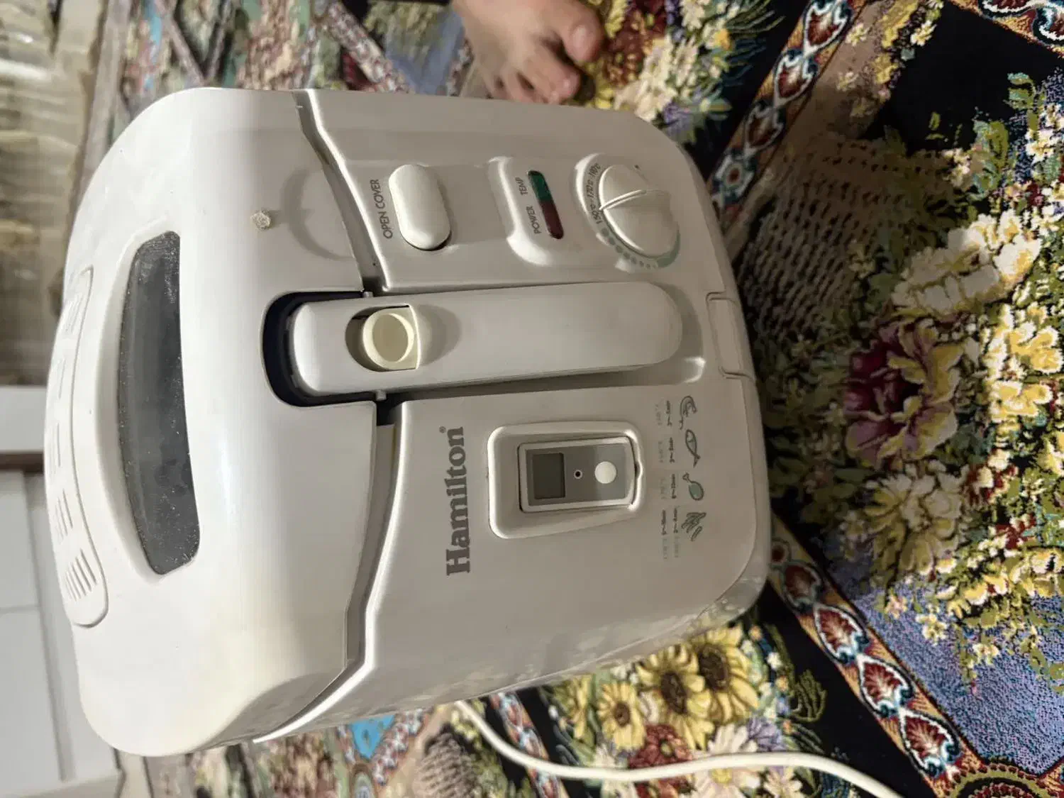 صندلی فلزی .چرخ گوشت و سرخ کن همیلتون|ظروف پخت‌وپز|مشهد, جانباز|دیوار