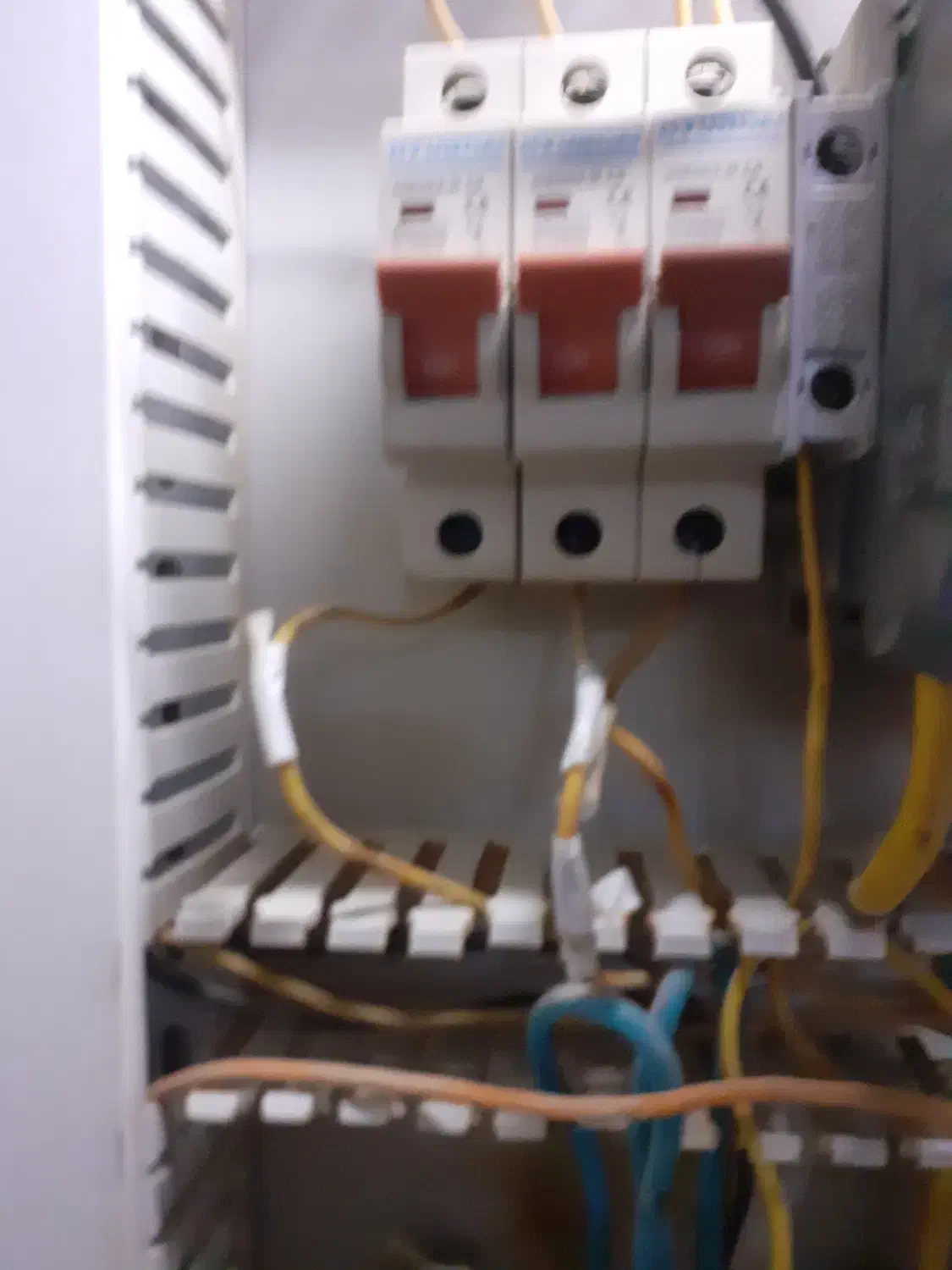 برقکار ساختمان وصنعتی|خدمات پیشه و مهارت|شوش, |دیوار