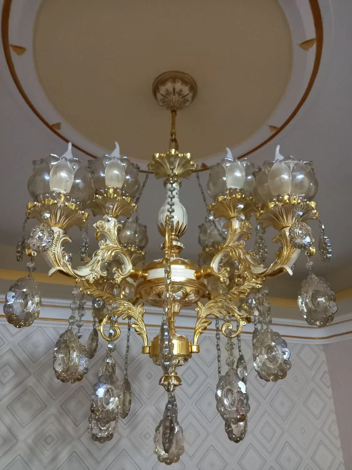 لوستر ۴شاخه کریستالی رنگ طلایی|لوستر و چراغ آویز|رشت, کوی مهر|دیوار