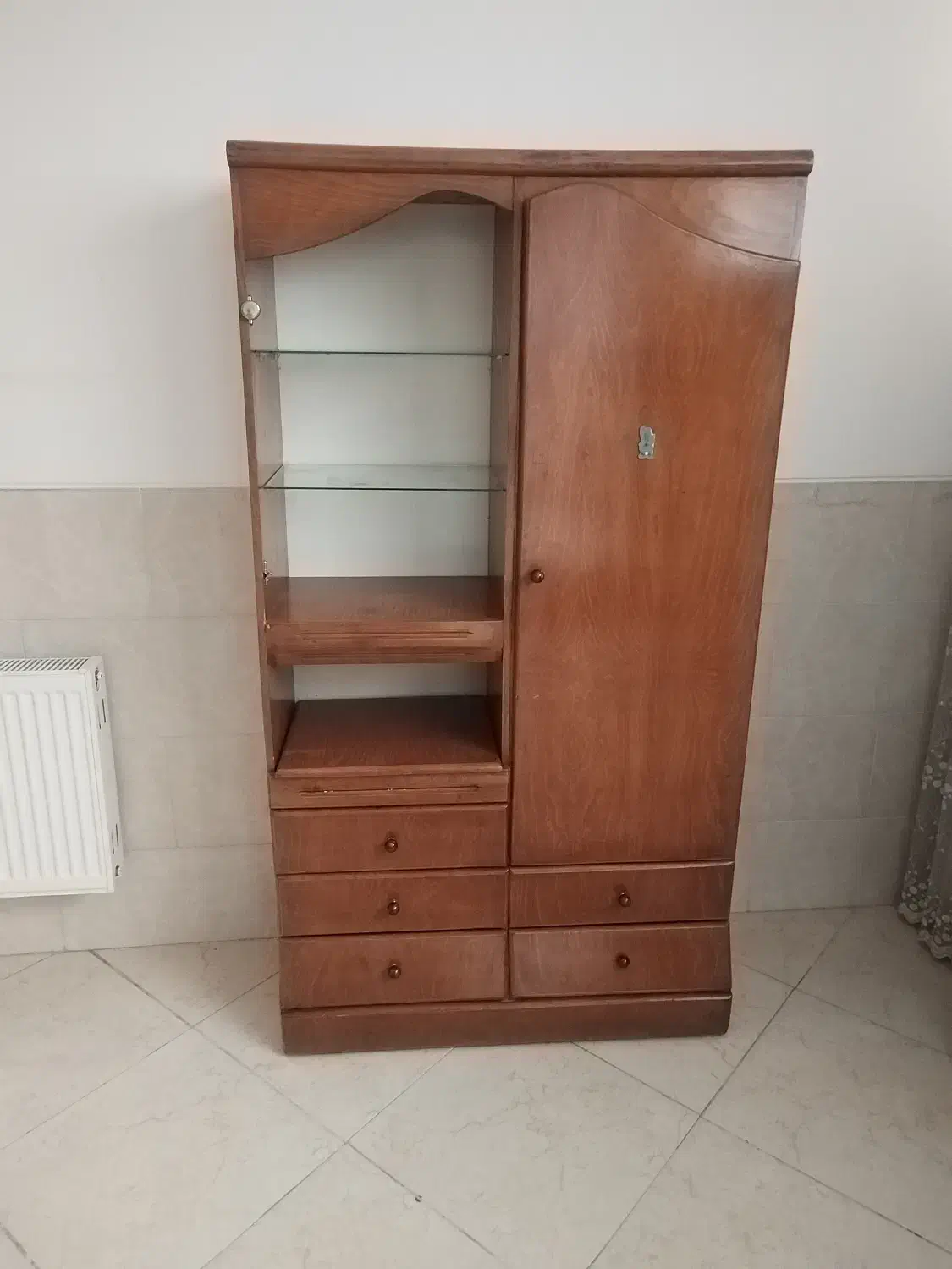 کتابخانه|کتابخانه، شلف، قفسه‌های دیواری|یزد, |دیوار