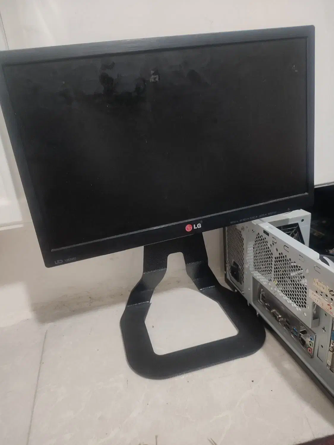 مانیتور ال جی17|قطعات و لوازم جانبی رایانه|پرند, فاز ۵|دیوار
