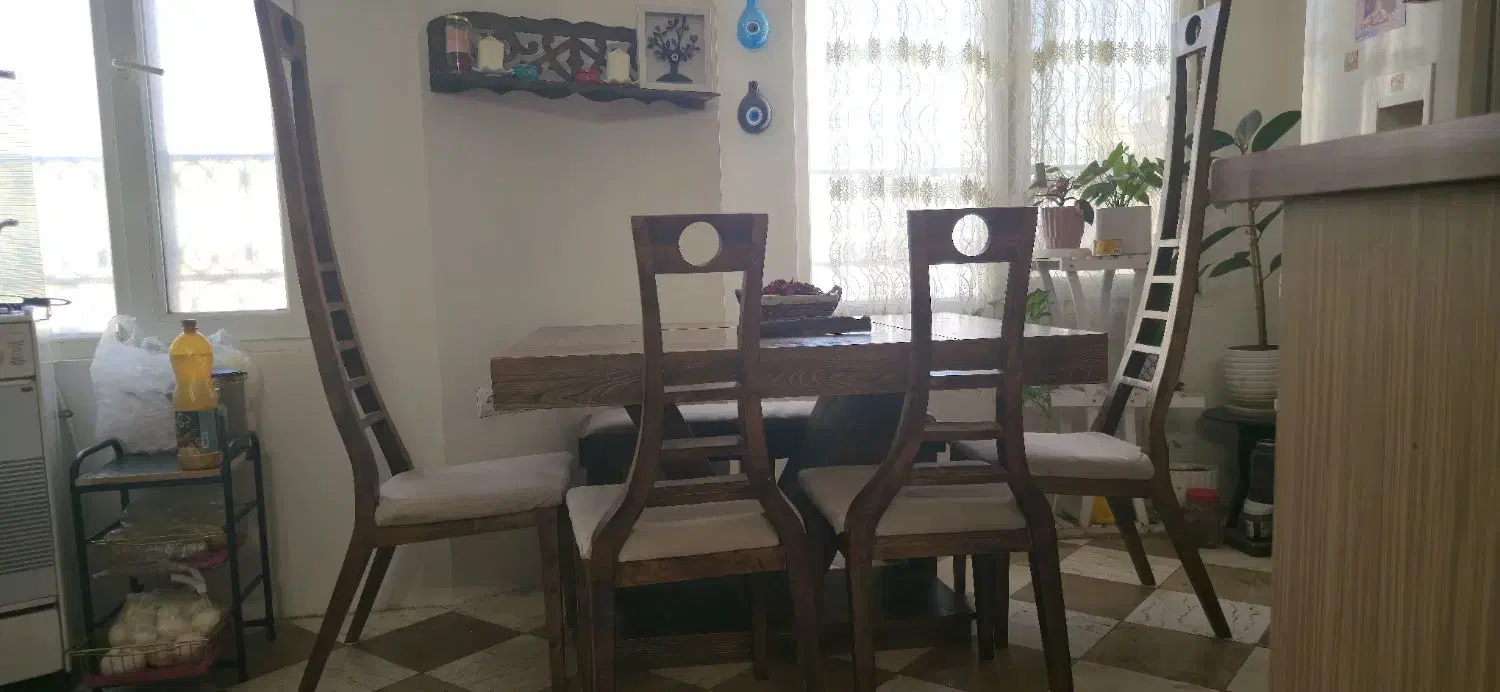 میز ناهارخوری خوری چهار نفره به همراه یک نیمکت|میز و صندلی غذاخوری|تهران, ایرانشهر|دیوار