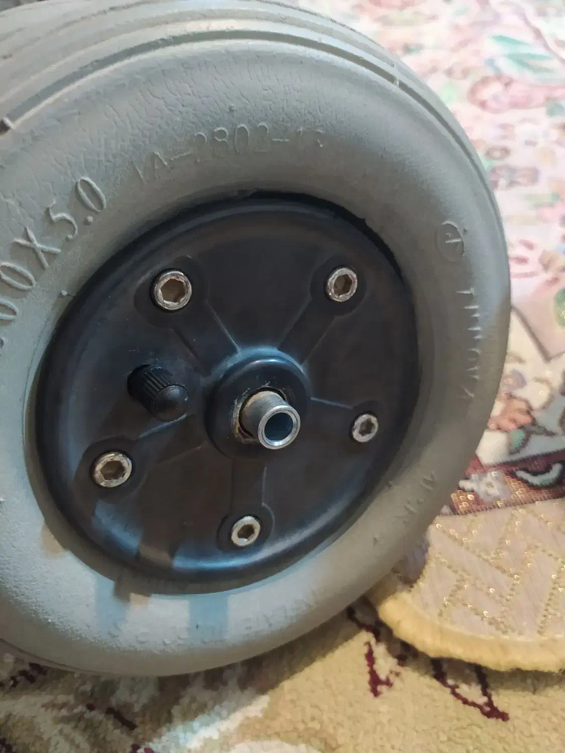 چرخ جلو ویلچر بادی|پزشکی|ملایر, |دیوار