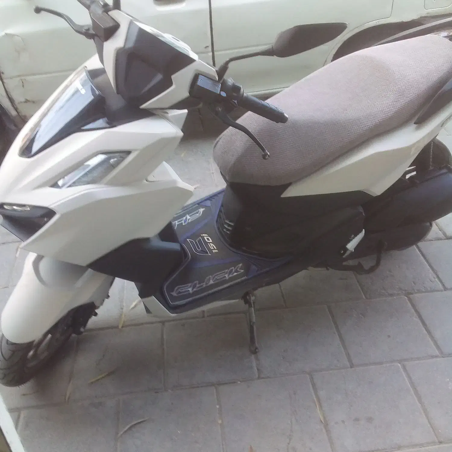 متور کلیک واریو۱۷۰ سی سی معاوضه با خودرو هم دارم|موتورسیکلت|نقده, |دیوار