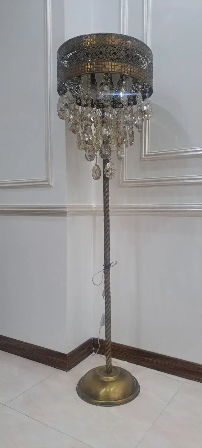 کنار سالنی نو|چراغ خواب و آباژور|کرج, شاهین‌ویلا|دیوار