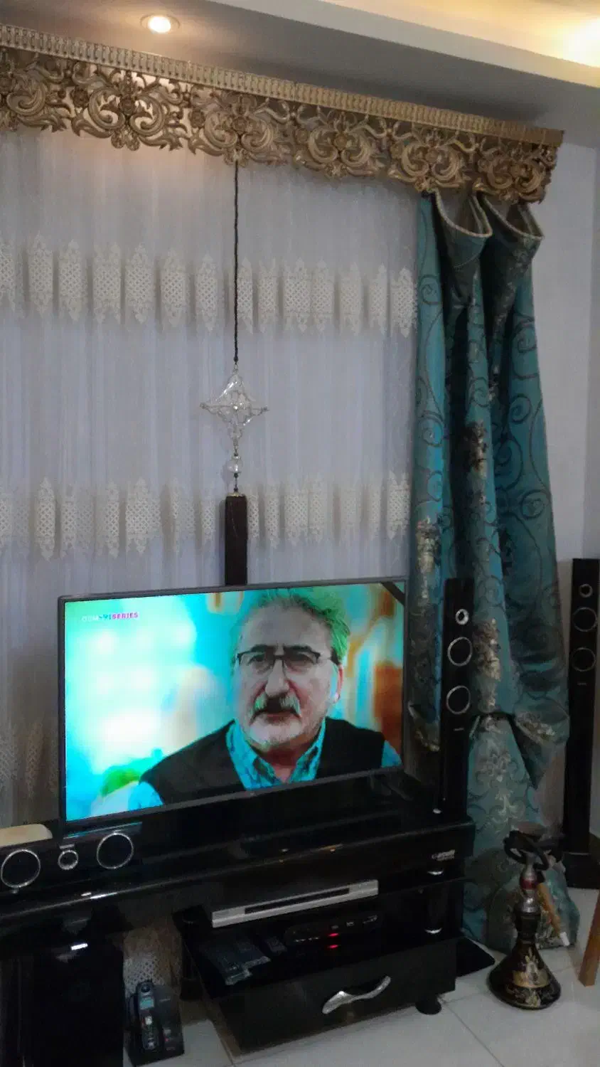 پرده پذیرایی تور به همراه والان ومدال|پرده، رانر، رومیزی|رشت, شهرک شهید مفتح|دیوار