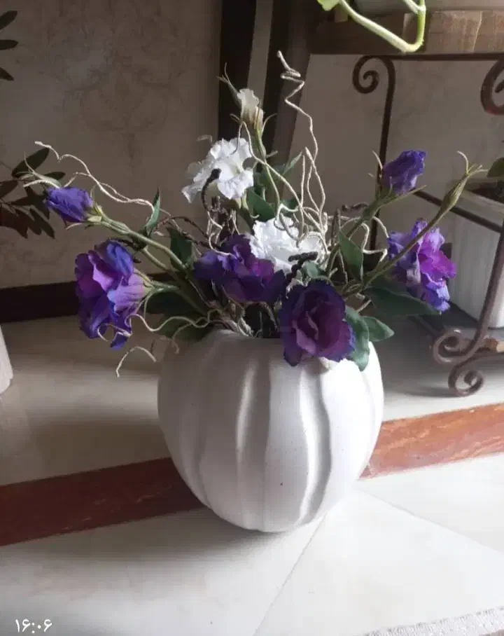 گلدان ایتالیایی همراه با گل‌های زیبا|گل مصنوعی|ملک‌آباد, |دیوار