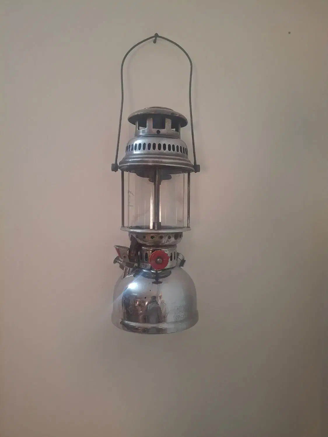 چراغ زنبوری و کاسه عتیقه|فرش|نیشابور, ده حلاج|دیوار