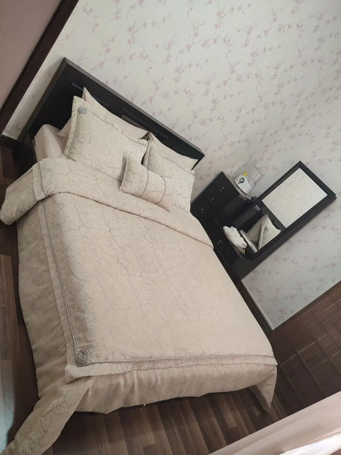 سرویس خواب دو نفره و بوفه|تخت و سرویس خواب|کرج, شهرک جهاننما|دیوار