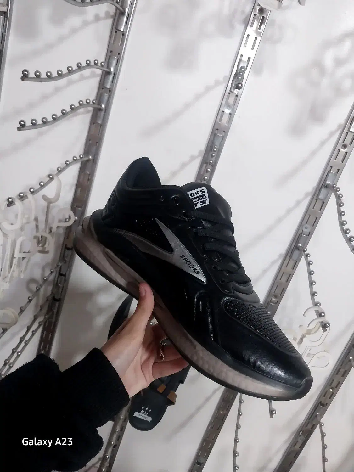 کتونی مردونه|کیف، کفش، کمربند|صومعهسرا, |دیوار