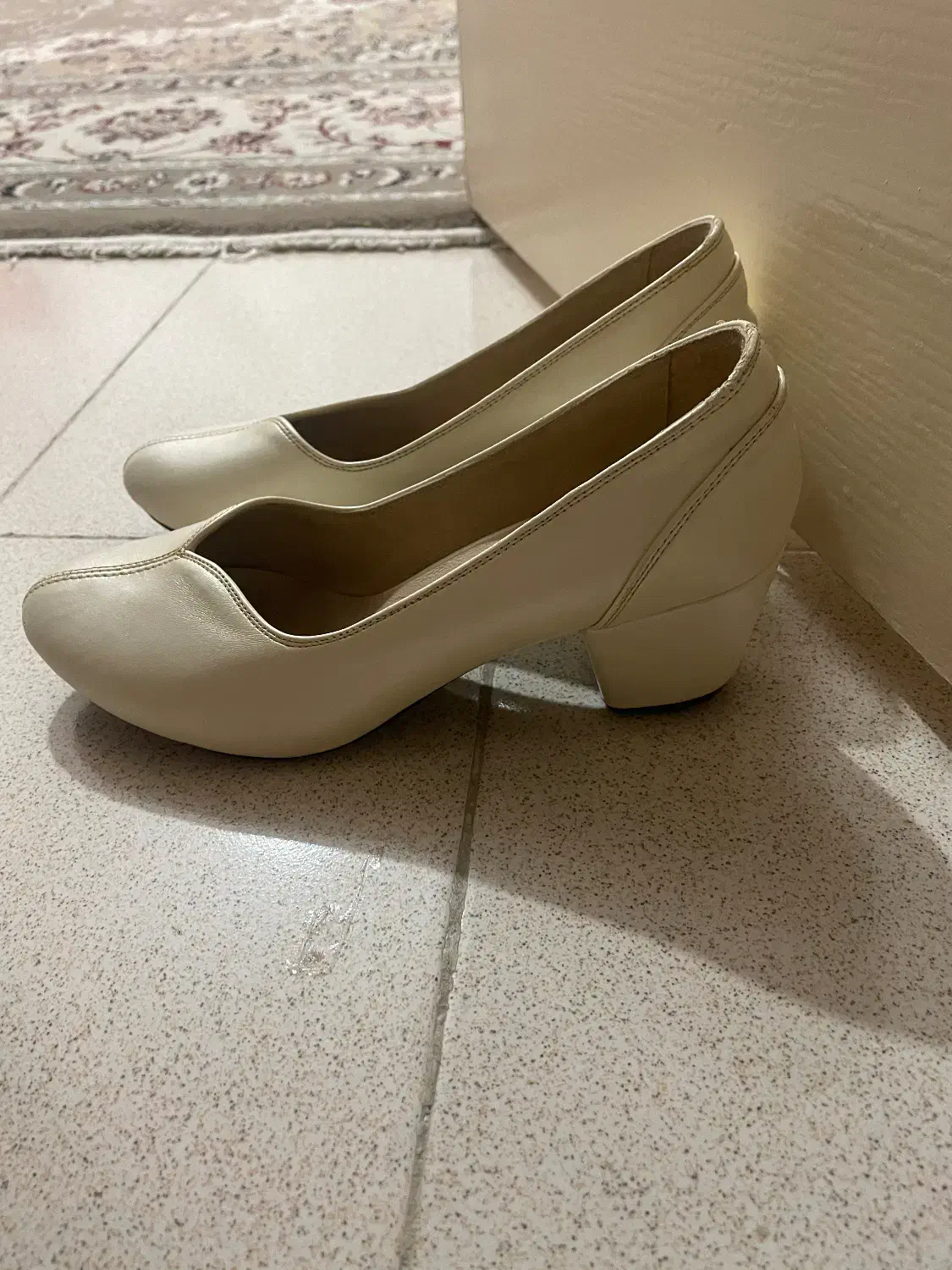 کفش|کیف، کفش، کمربند|گلبهار, شهر جدید گلبهار|دیوار