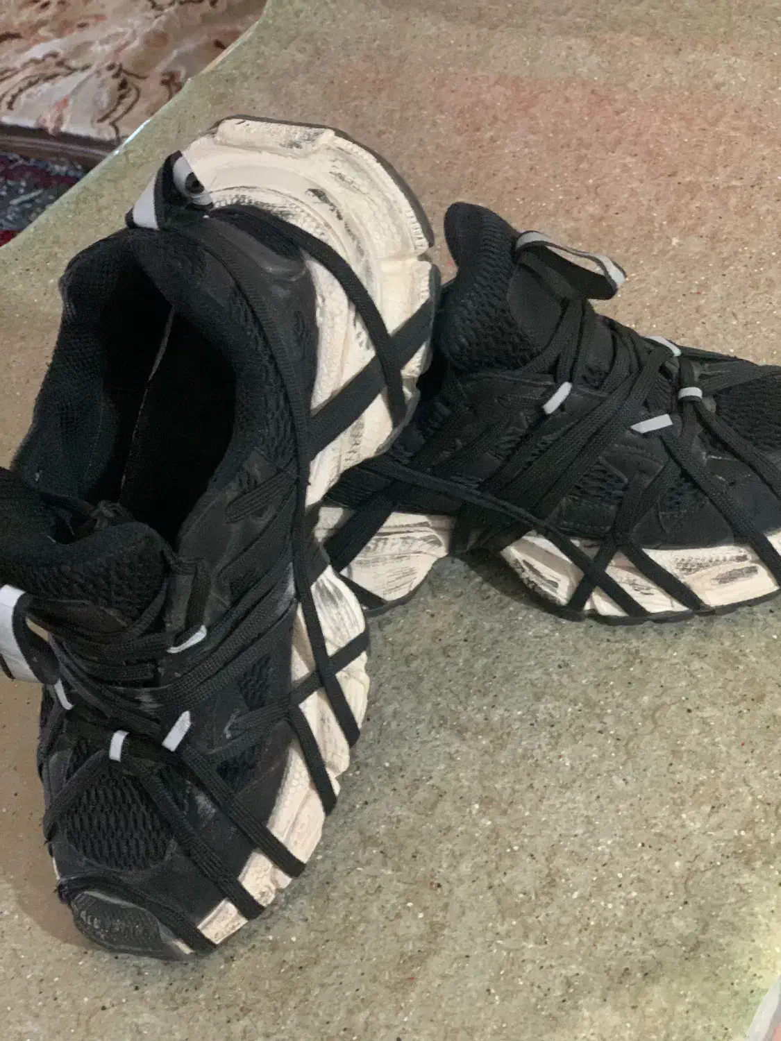 کفش بالنسیاگا|کیف، کفش، کمربند|اسفراین, |دیوار