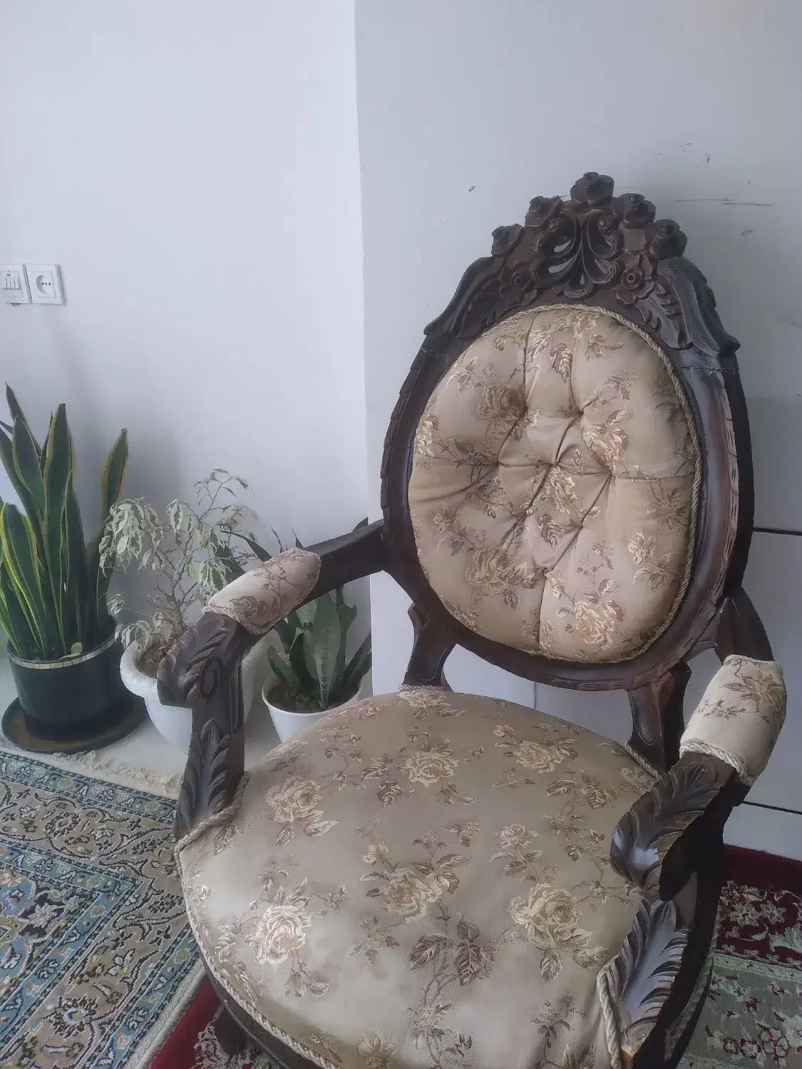 مبلمان سلطنتی|مبلمان خانگی و میز عسلی|پیر بکران, |دیوار