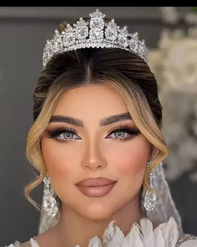 دو نفریم میکاپ کار و ناخن کار حرفه ای|خدمات آرایشگری و زیبایی|سهند, |دیوار