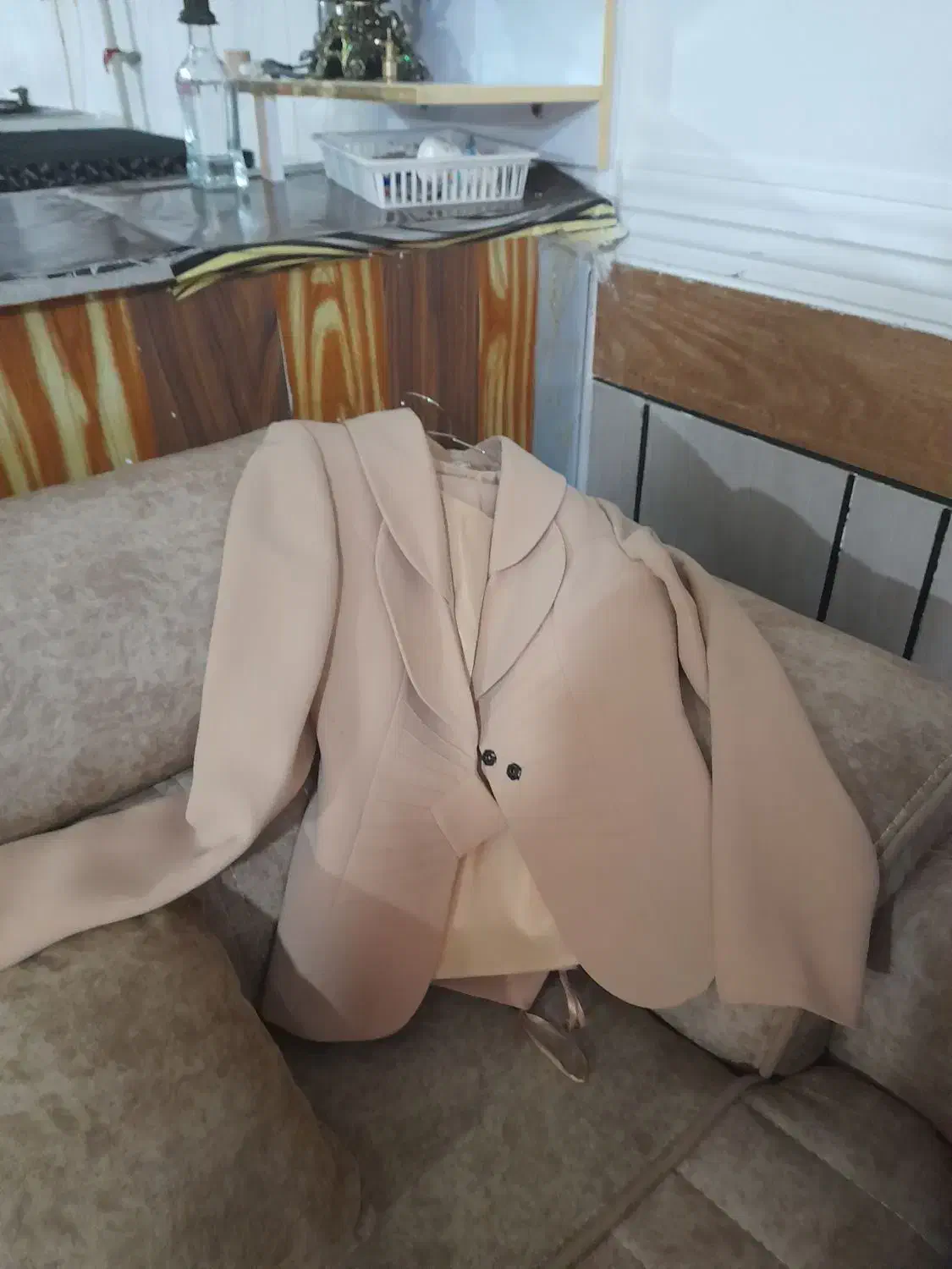 کت دامن|لباس|یاسوج, |دیوار