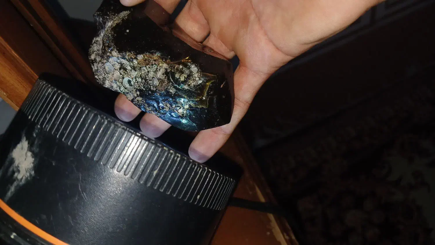 سنگ‌آتش‌فشانی|جواهرات|شهریار, بکه|دیوار