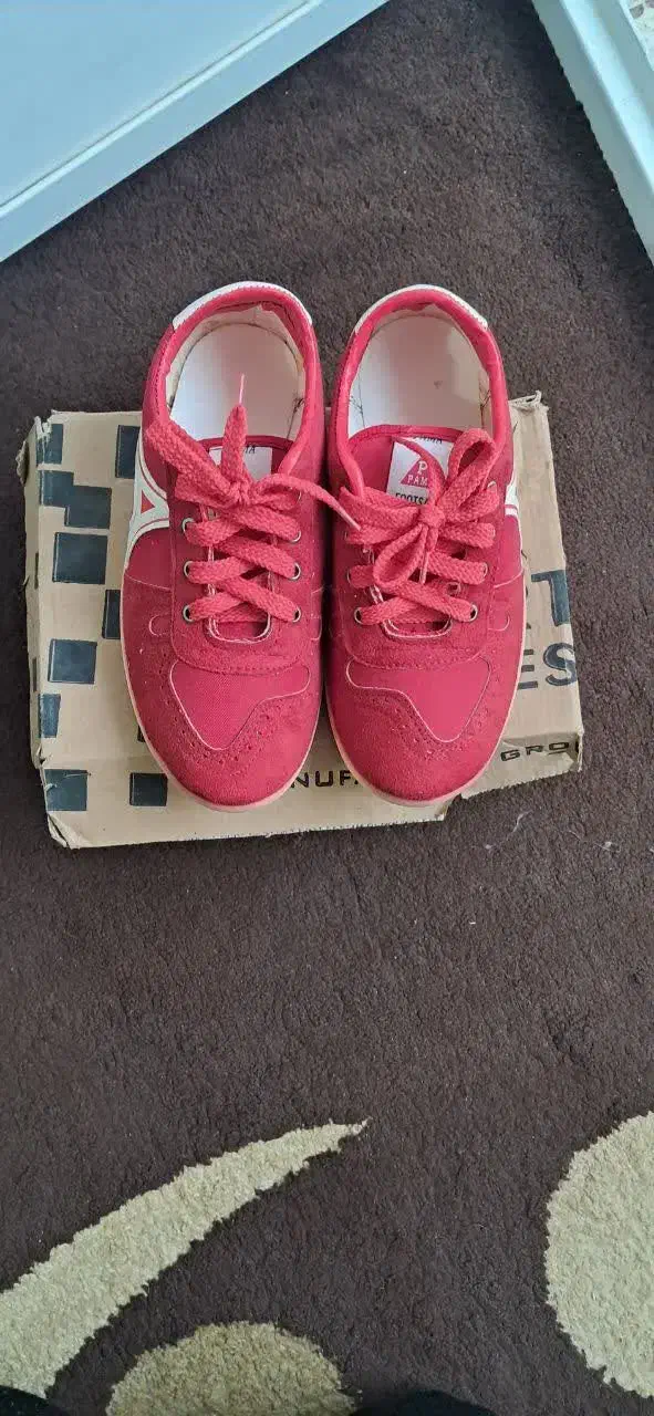 کفش|کیف، کفش، کمربند|قم, قلعه کامکار|دیوار