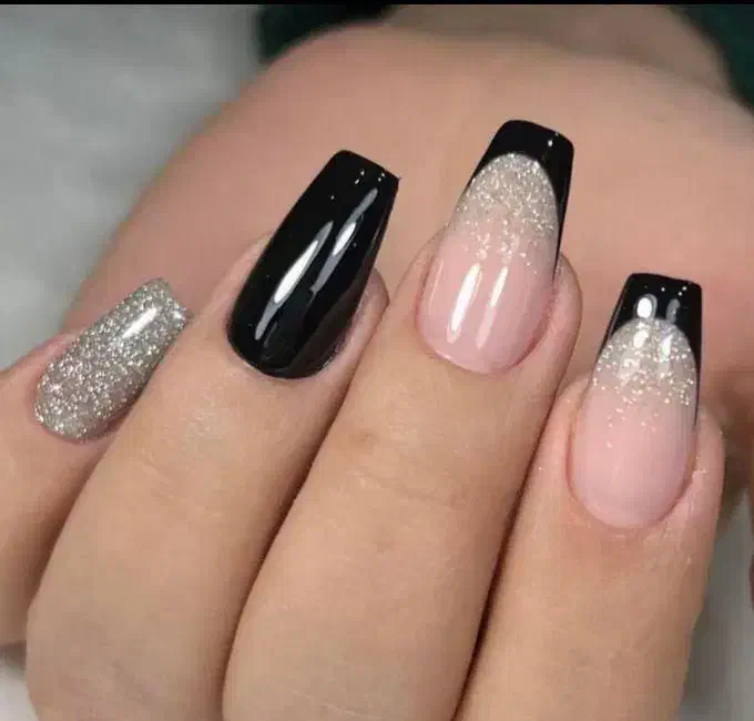 کاشت ناخن با تخفیف یلدایی|خدمات آرایشگری و زیبایی|قروه, |دیوار