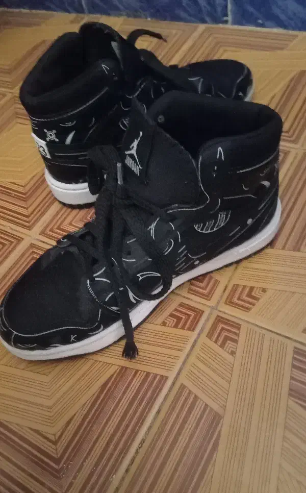 یک جفت نیم بوت JORDAN|کیف، کفش، کمربند|بروجرد, |دیوار