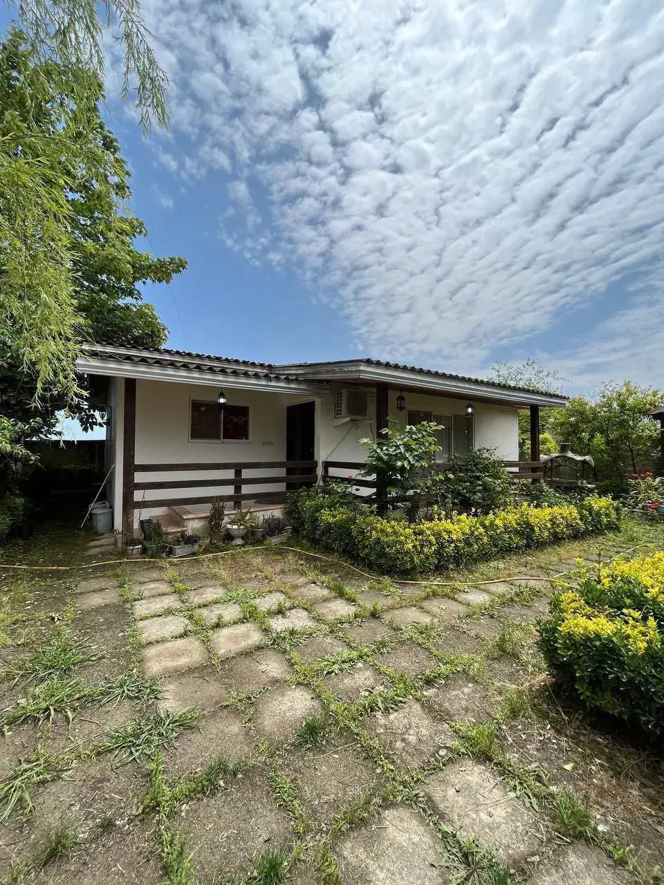 ویلا باغچه سند دار ۳۰۰متری|فروش خانه و ویلا|امامزاده عبدالله, |دیوار