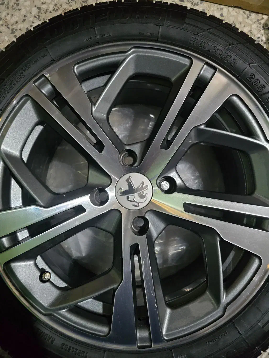 رینگکربن سایز ۱۶ دودی ورخ تراش با لاستیک چینی|قطعات یدکی و لوازم جانبی|عقدا, |دیوار