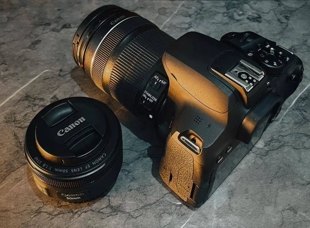 دوربین کنون Canon 850D + لنز  ۱۸-۱۳۵ STM + لنز ۵۰|دوربین عکاسی و فیلم‌برداری|اصفهان, لنبان|دیوار