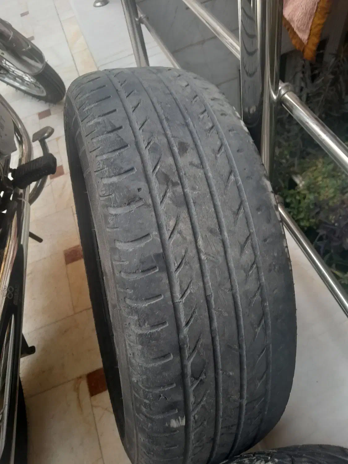 لاستیک|قطعات یدکی و لوازم جانبی|قم, هنرستان|دیوار