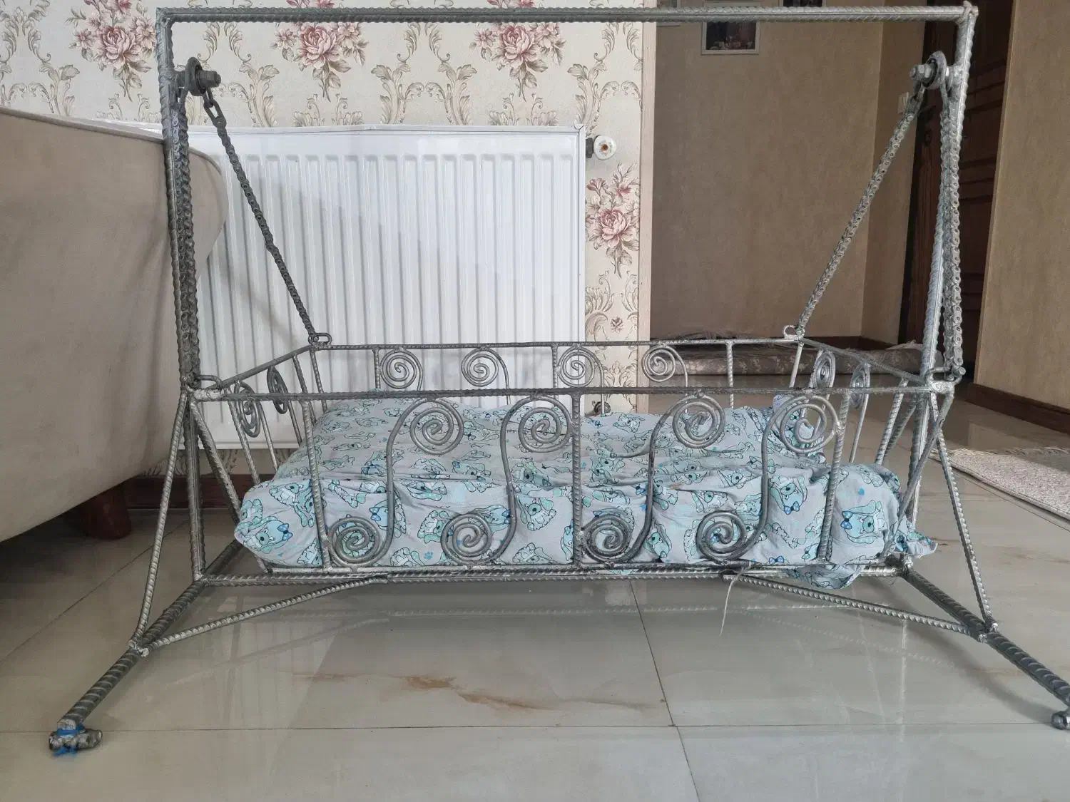 گهواره آهنی|تخت و صندلی بچه|بجنورد, |دیوار