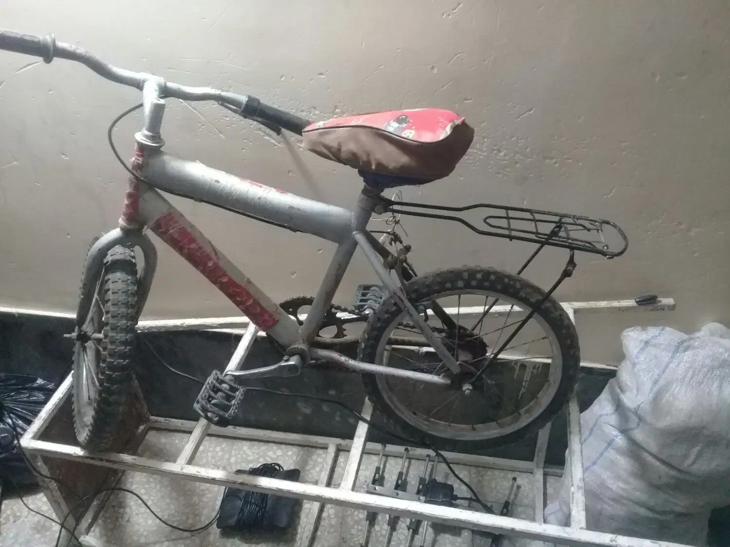 دوچرخه و چهار پایه آهنی|دوچرخه، اسکیت، اسکوتر|قم, کیوانفر|دیوار