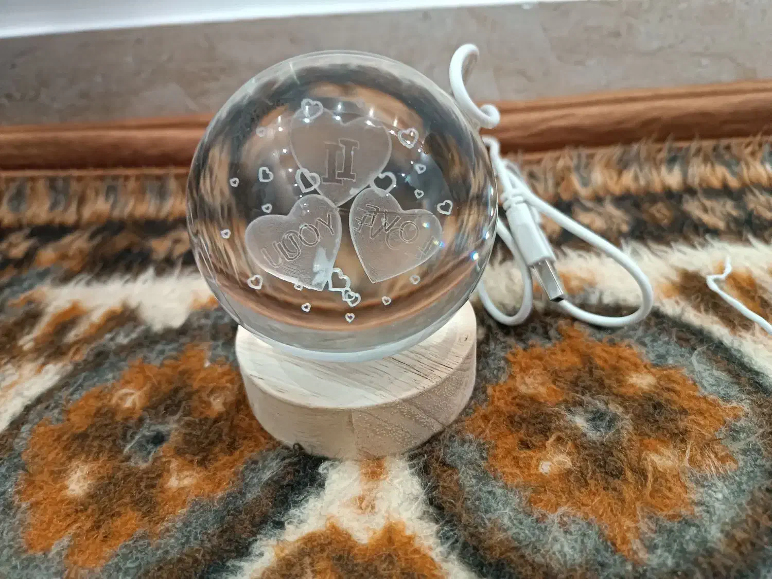 گوی شیشه ای زیبا|چراغ خواب و آباژور|مرند, |دیوار