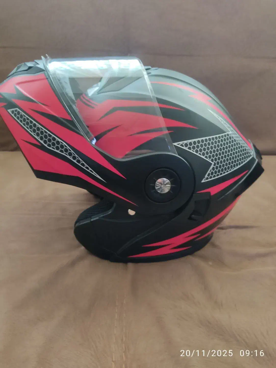 کلاه کاسکت فک متحرک در حد نو|قطعات یدکی و لوازم جانبی|بروجرد, |دیوار