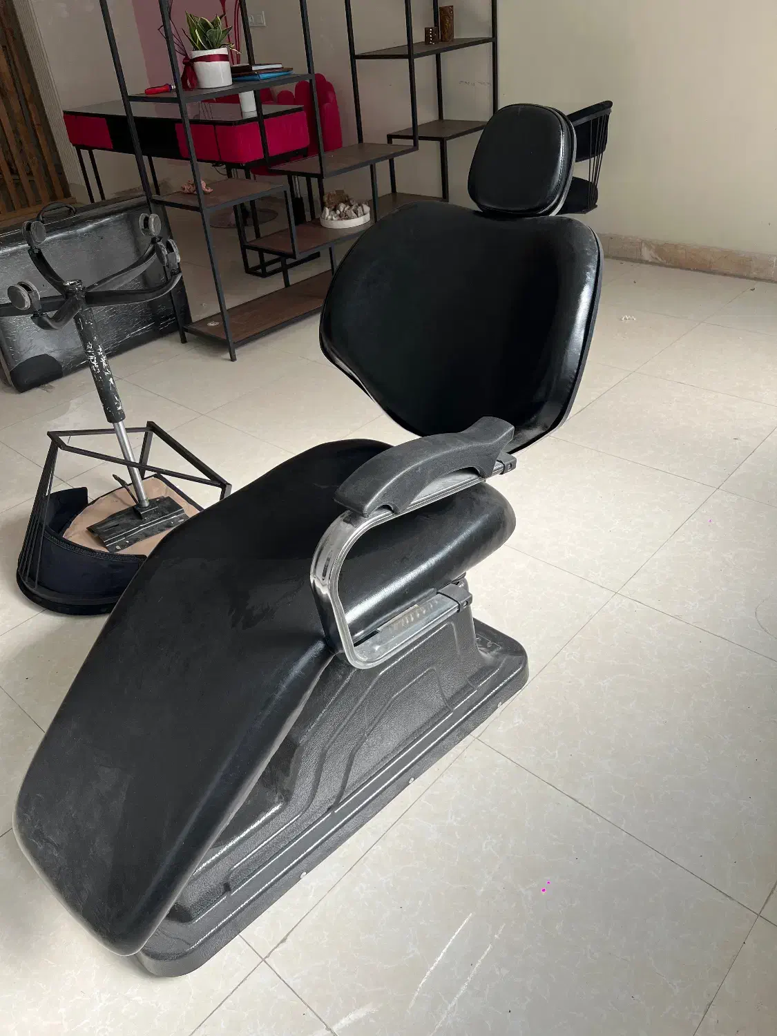 صندلی اصلاح|آرایشگاه و سالن‌های زیبایی|مشهد, نیروی هوایی|دیوار