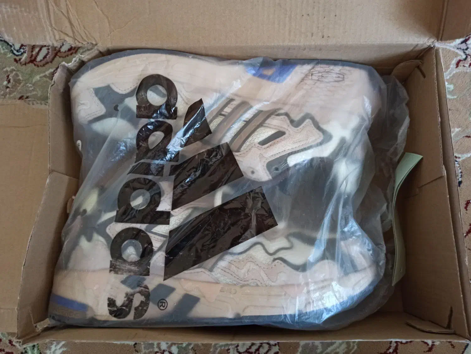 کتونی آدیداس|کیف، کفش، کمربند|پاکدشت, پاکدشت (مامازند)|دیوار