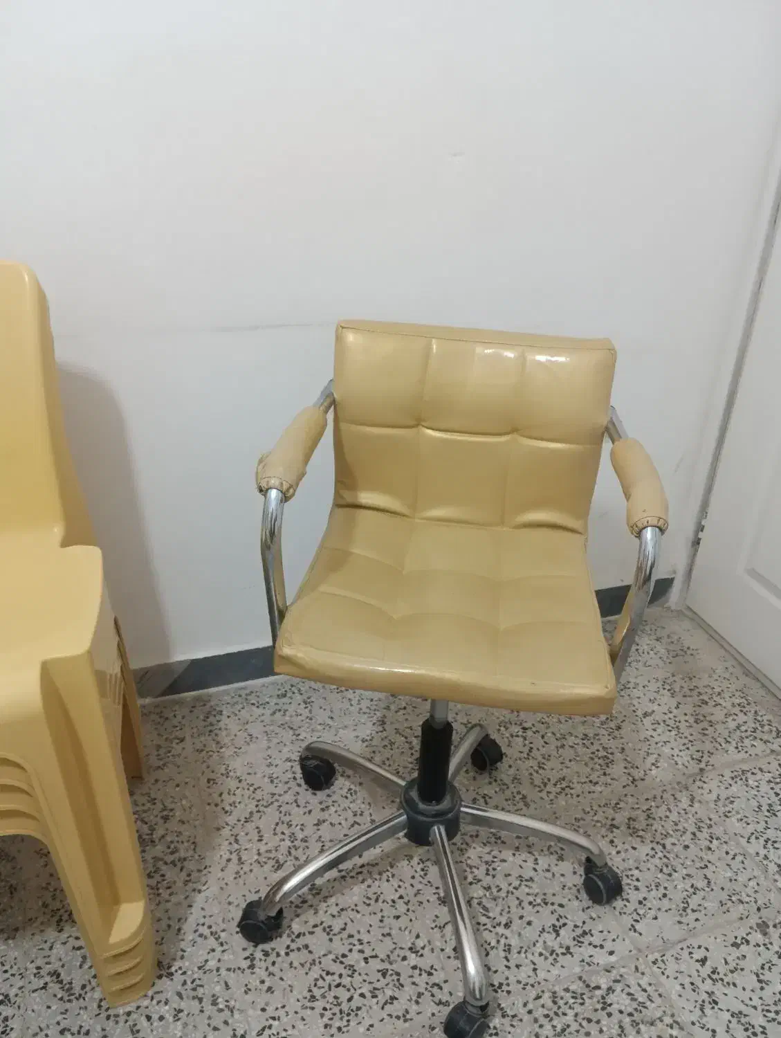 لوازم آرایشگاه|آرایشگاه و سالن‌های زیبایی|خرم‌آباد, |دیوار