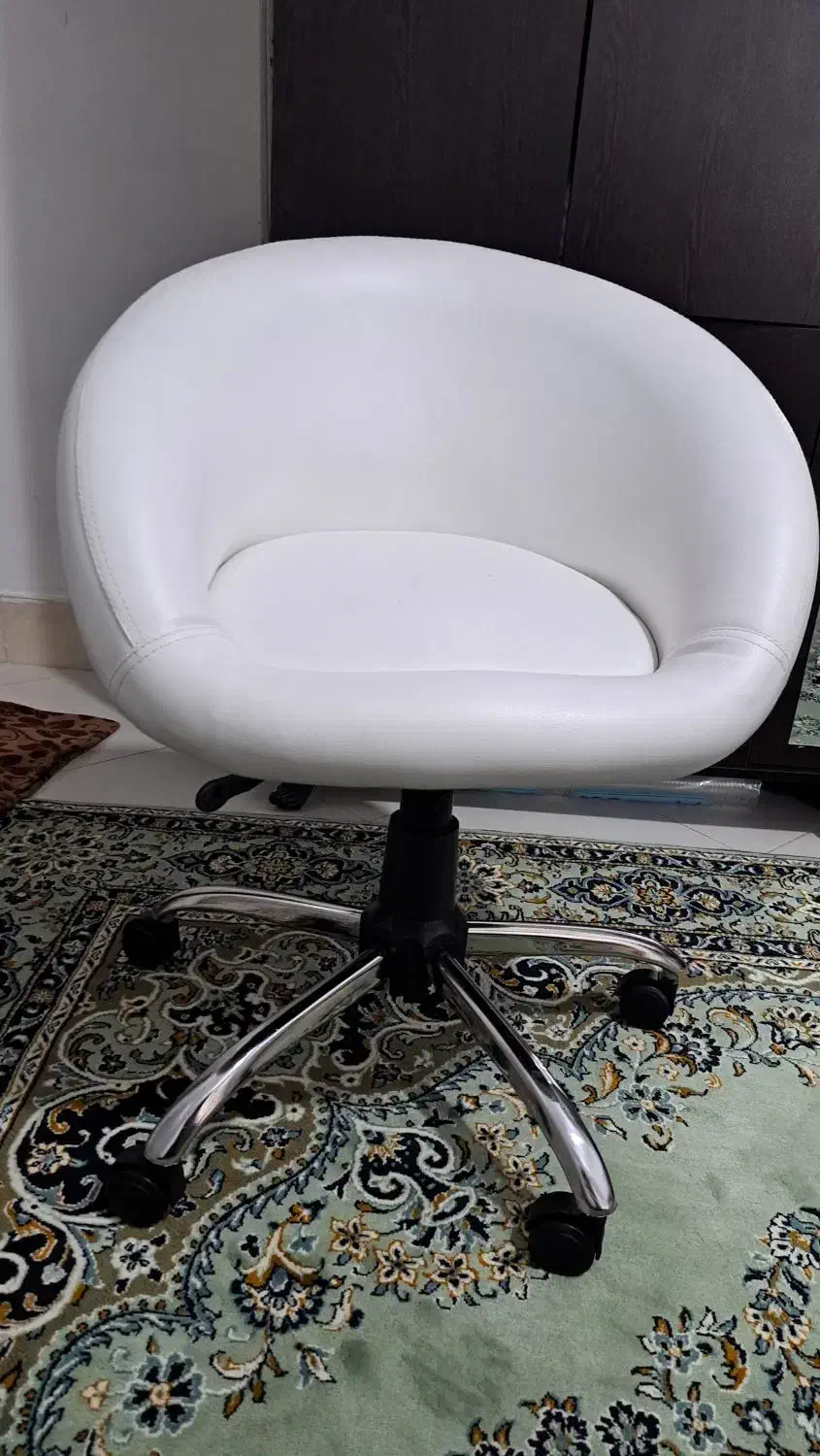 صندلی چرخ دار|صندلی و نیمکت|رباط‌کریم, رباط‌کریم|دیوار