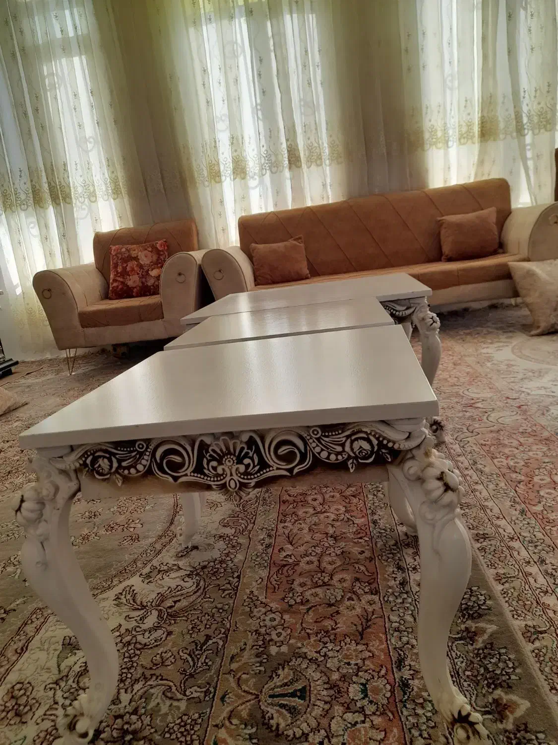 میز|مبلمان خانگی و میز عسلی|صحنه, |دیوار