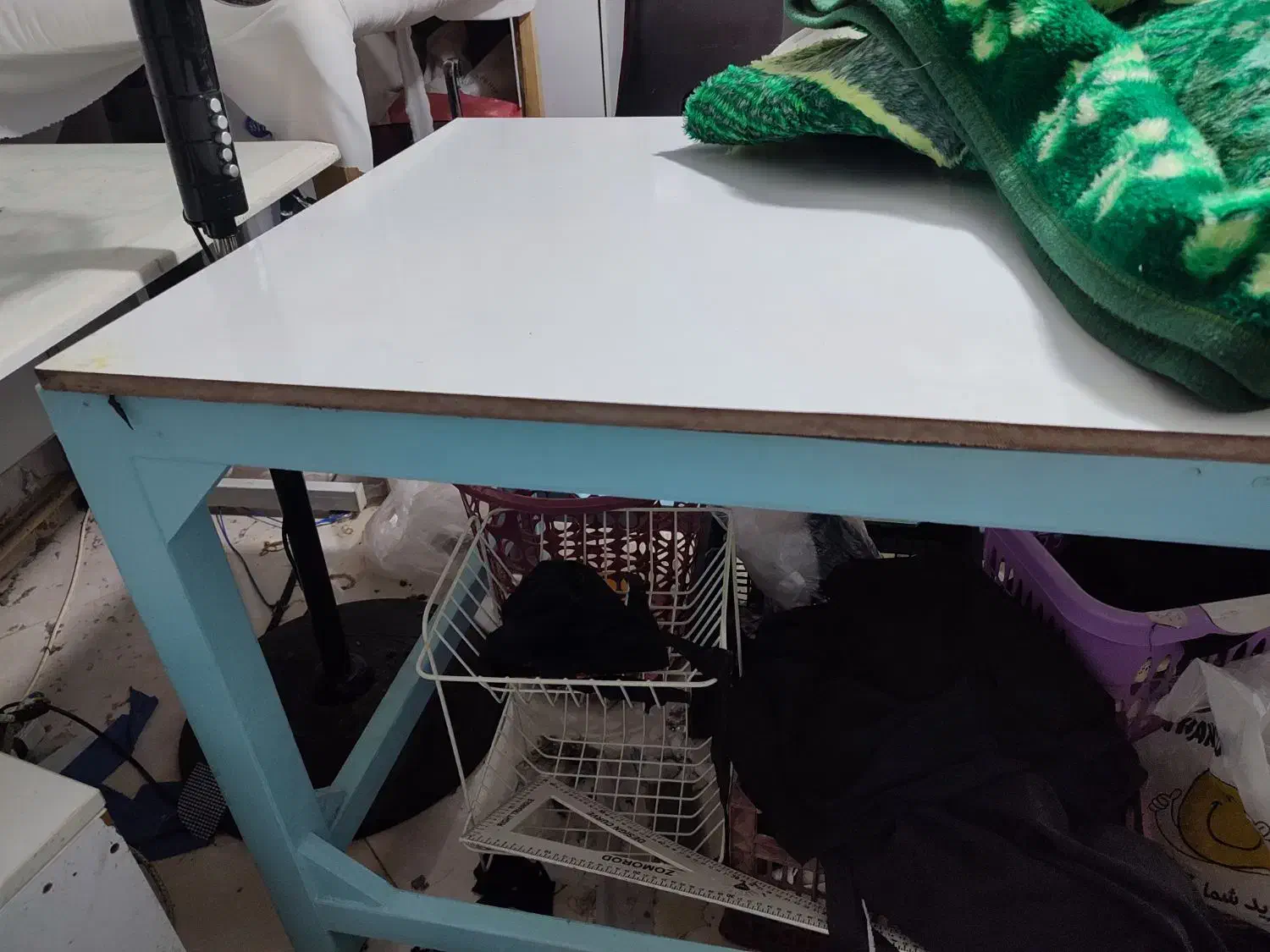 تعدادی میز ونیمکت|لوازم خیاطی و بافتنی|تهران, قیام|دیوار