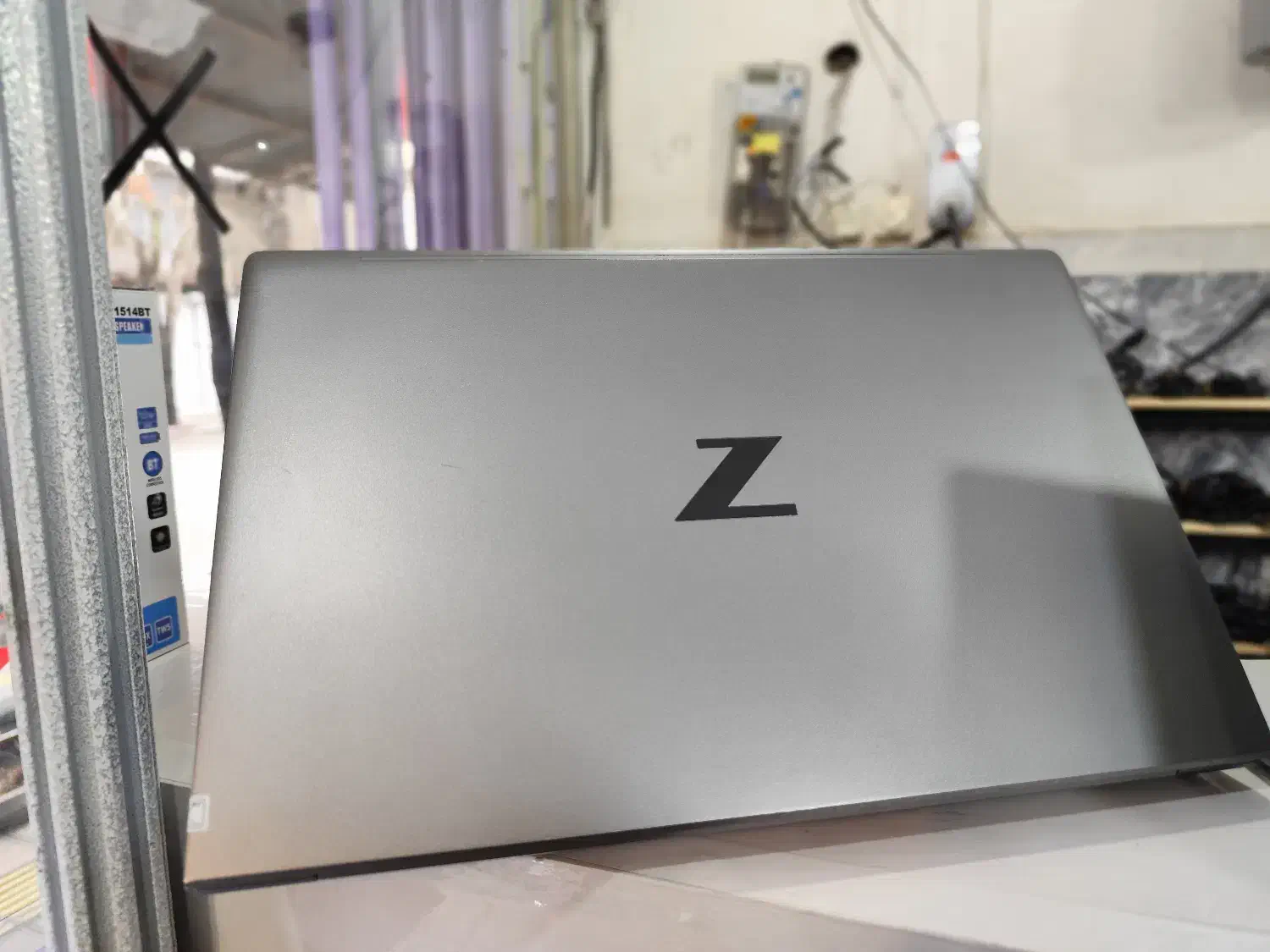 لپ تاپ زد بوک|رایانه همراه|صحنه, |دیوار