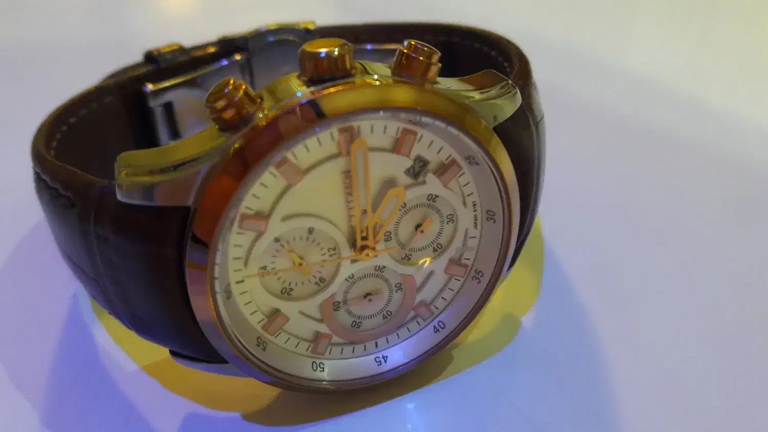 ساعت|ساعت|صدرا-فارس, فاز ۱|دیوار