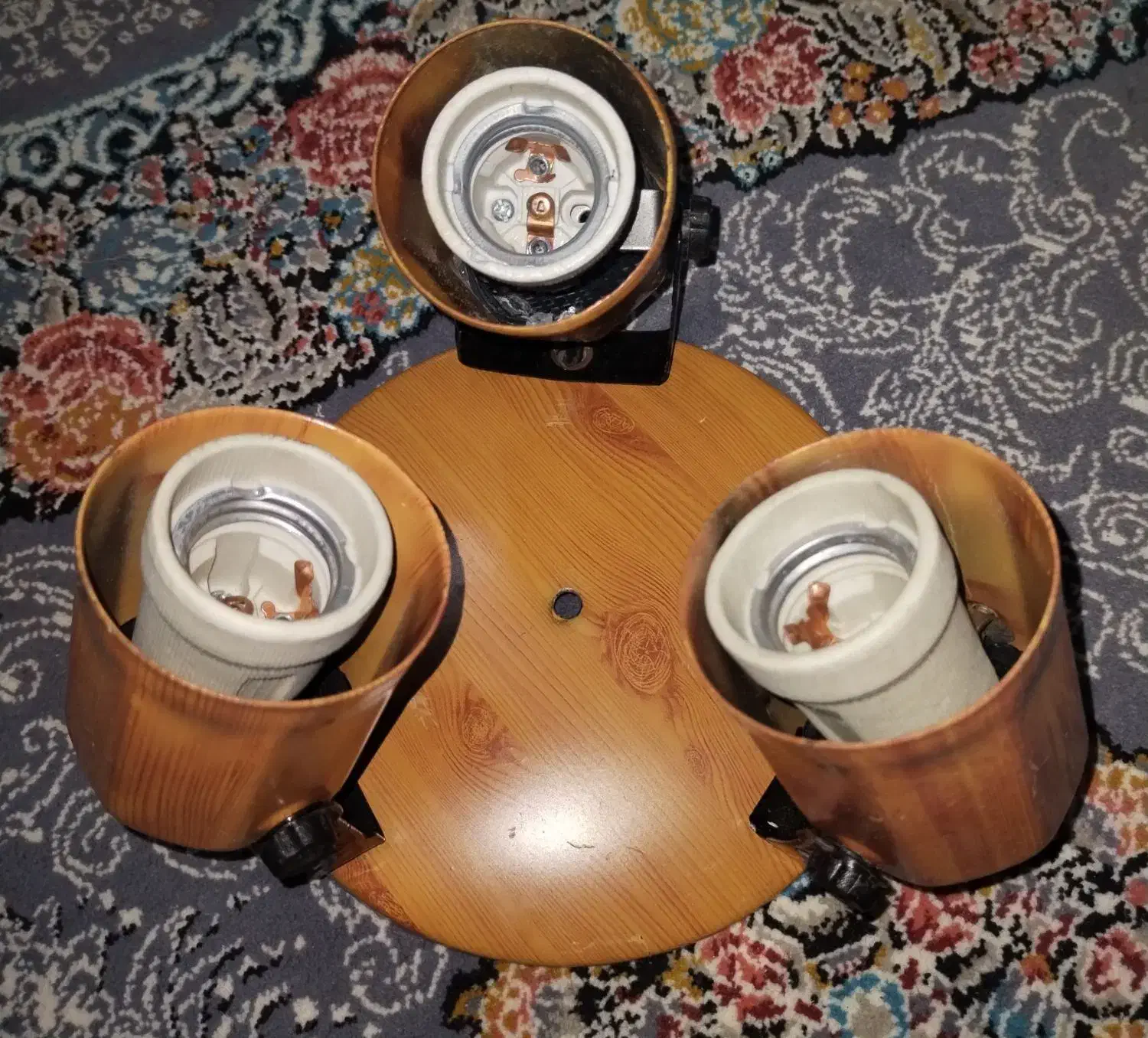 لوستر قدیمی|لوستر و چراغ آویز|تربت‌حیدریه, منظر|دیوار