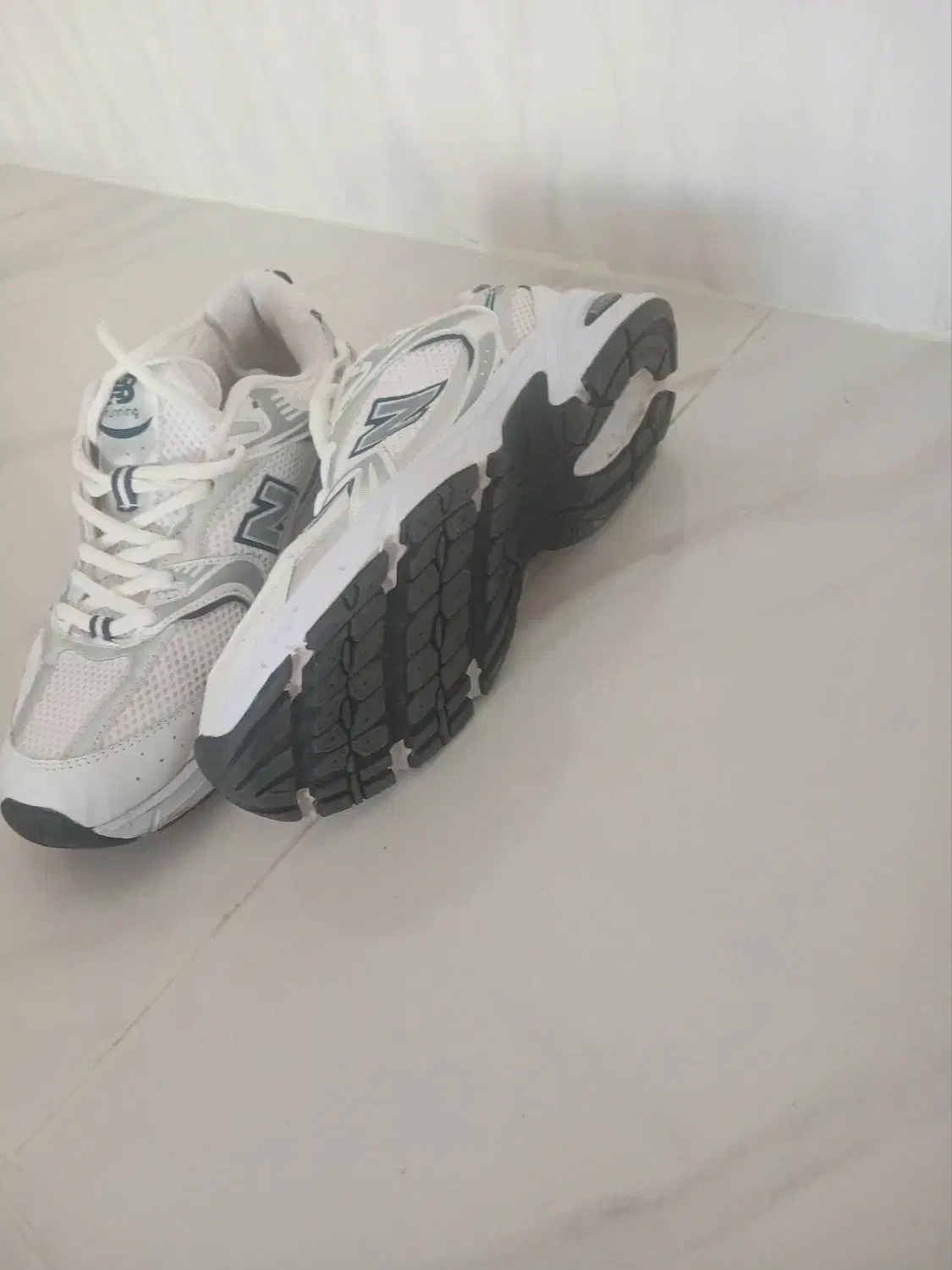 کتانی اورجینال نیو بالانس نو۴۳و ادیداس ۴۴|کیف، کفش، کمربند|میانه, |دیوار