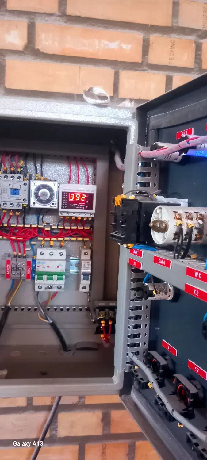 برقکار صنعتی تک فاز سه فاز|خدمات پیشه و مهارت|اشتهارد, |دیوار