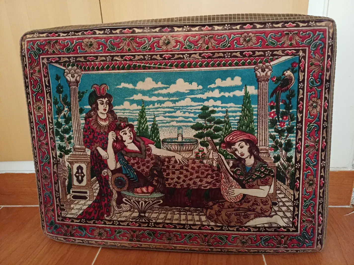 پشتی نوستالژی|پشتی|شیراز, نصر|دیوار