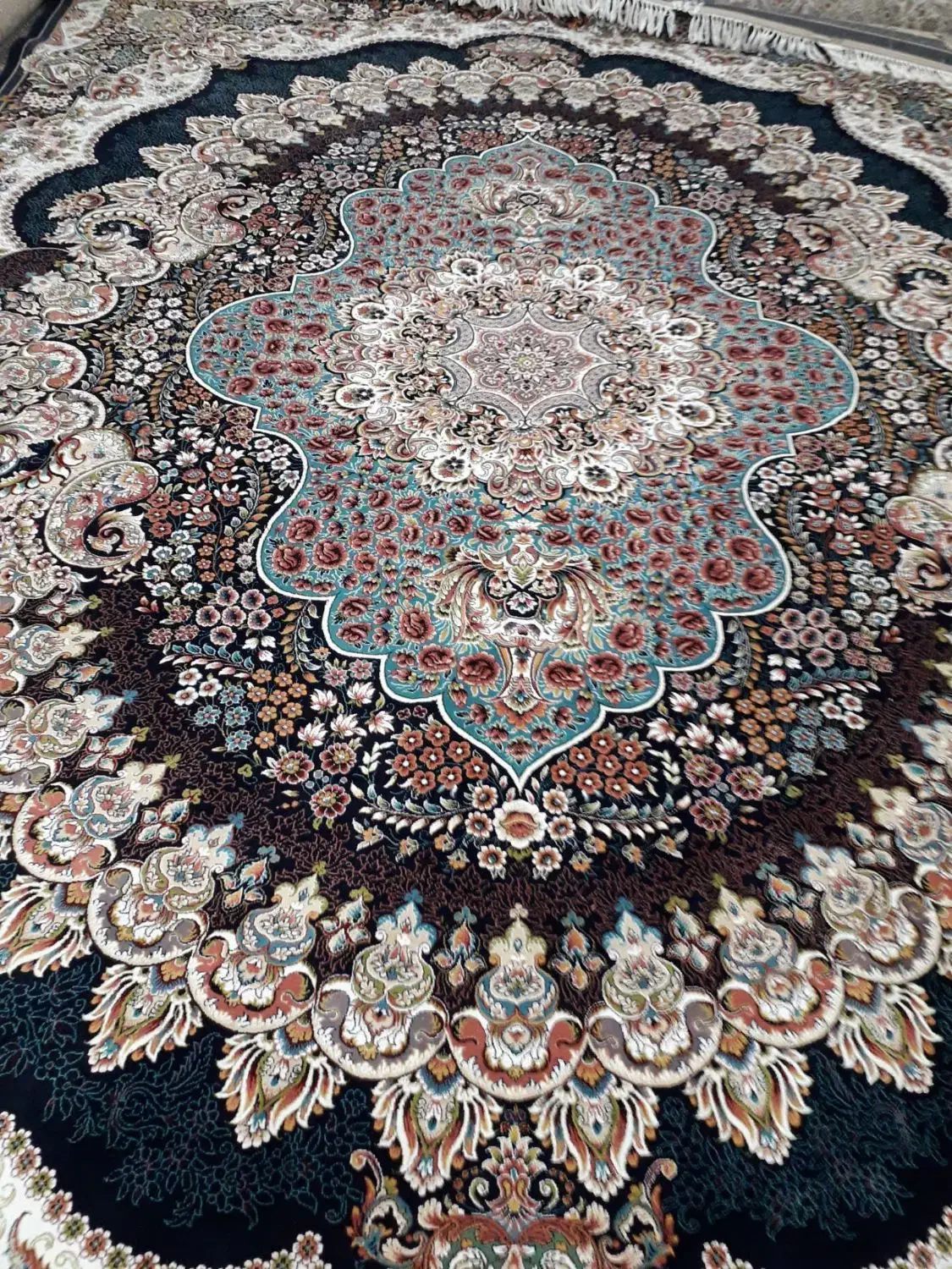 تعدادی فرش ۱۲ متری ریزه ماهی در حد نو|فرش|اردبیل, |دیوار