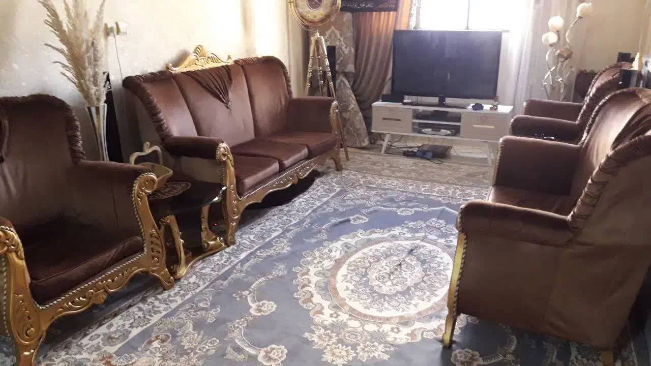 مبل۷نفره سالم فروش فوری|مبلمان خانگی و میز عسلی|مشهد, هنرور|دیوار