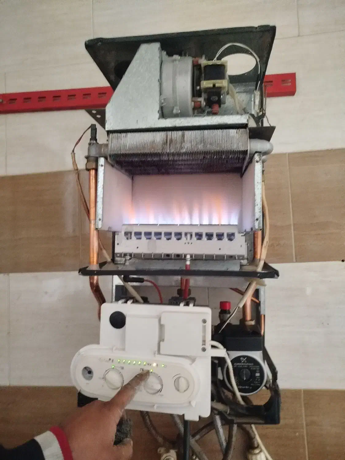 پکیج آبگرمکن دیواری سرویس تعمیرات کار|خدمات پیشه و مهارت|اندیشه, اندیشه فاز ۳|دیوار