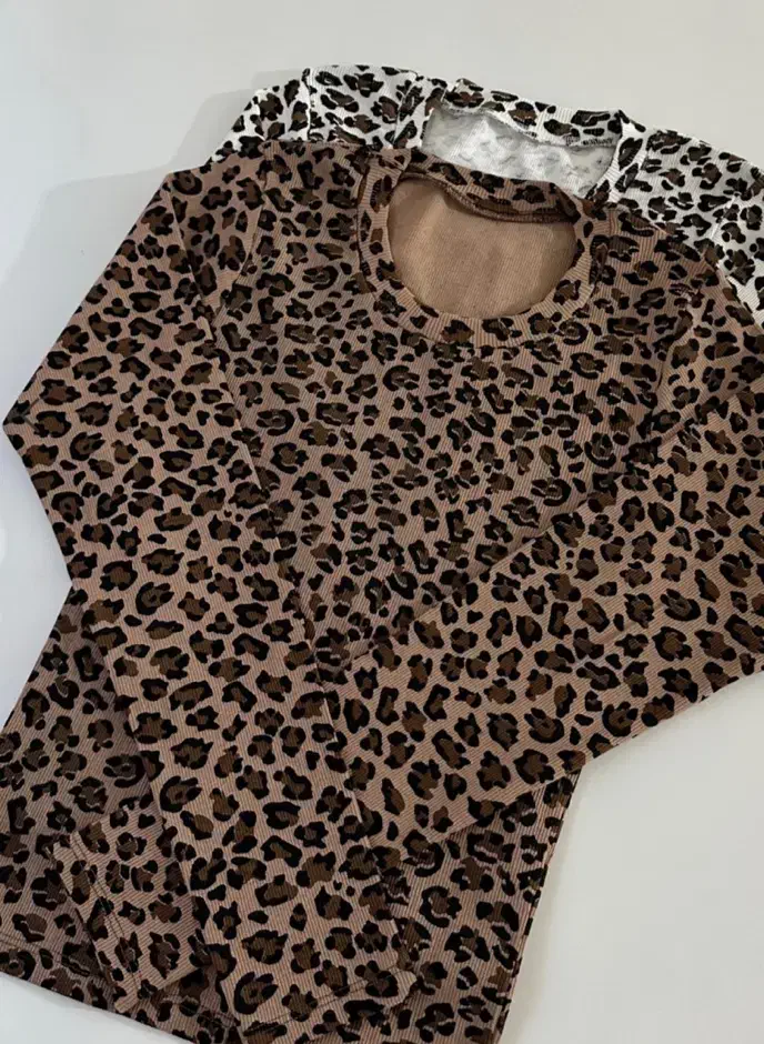 کراپ پلنگی|لباس|گرگان, |دیوار