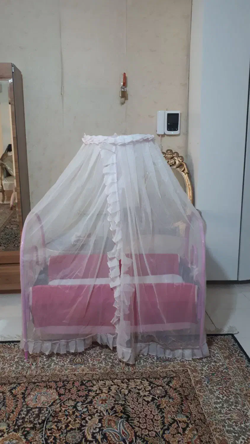 کاملا سالم|تخت و سرویس خواب|پرند, فاز ۴|دیوار